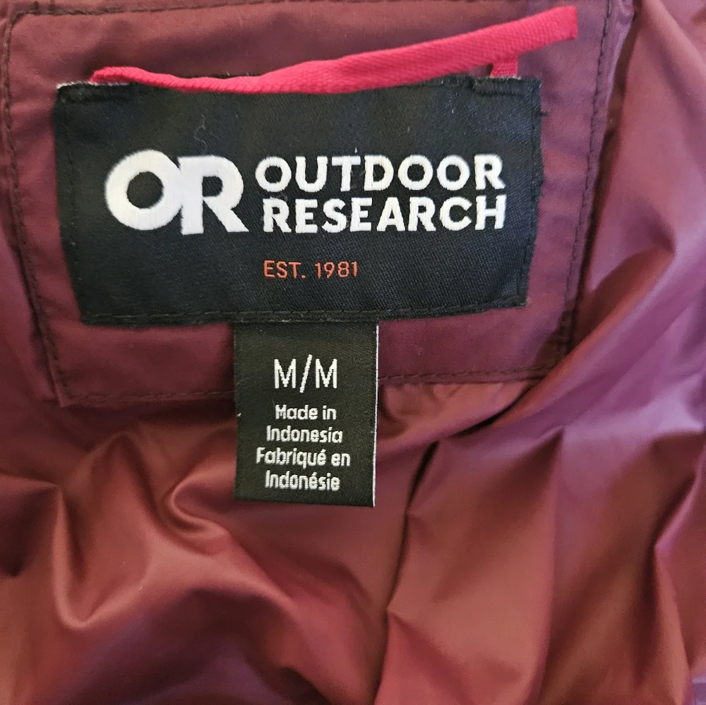 Outdoor Research Women's Coze 700 Puffer Jacket with Hood - Picture 5 of 9